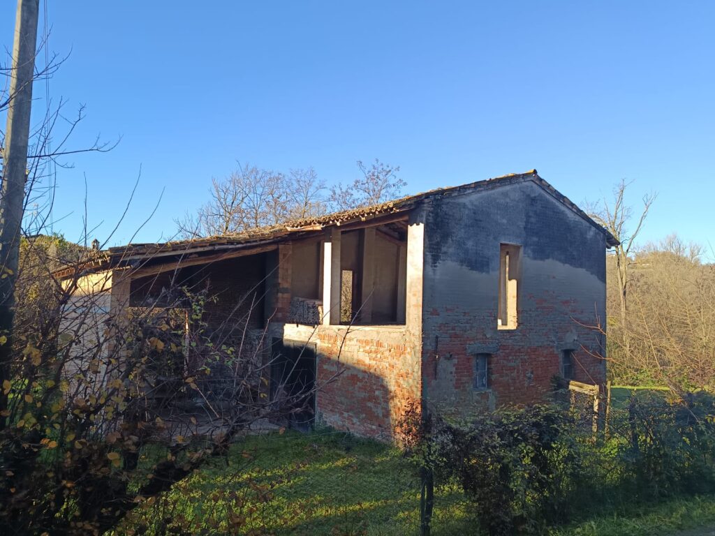 UN RUSTICO DA RISTRUTTURARE COMPLETAMENTE NELLA SUGGESTIVA CAMPAGNA DI SALSOMAGGIORE TERME UN RUSTICO DA RISTRUTTURARE COMPLETAMENTE NELLA SUGGESTIVA CAMPAGNA DI SALSOMAGGIORE TERME